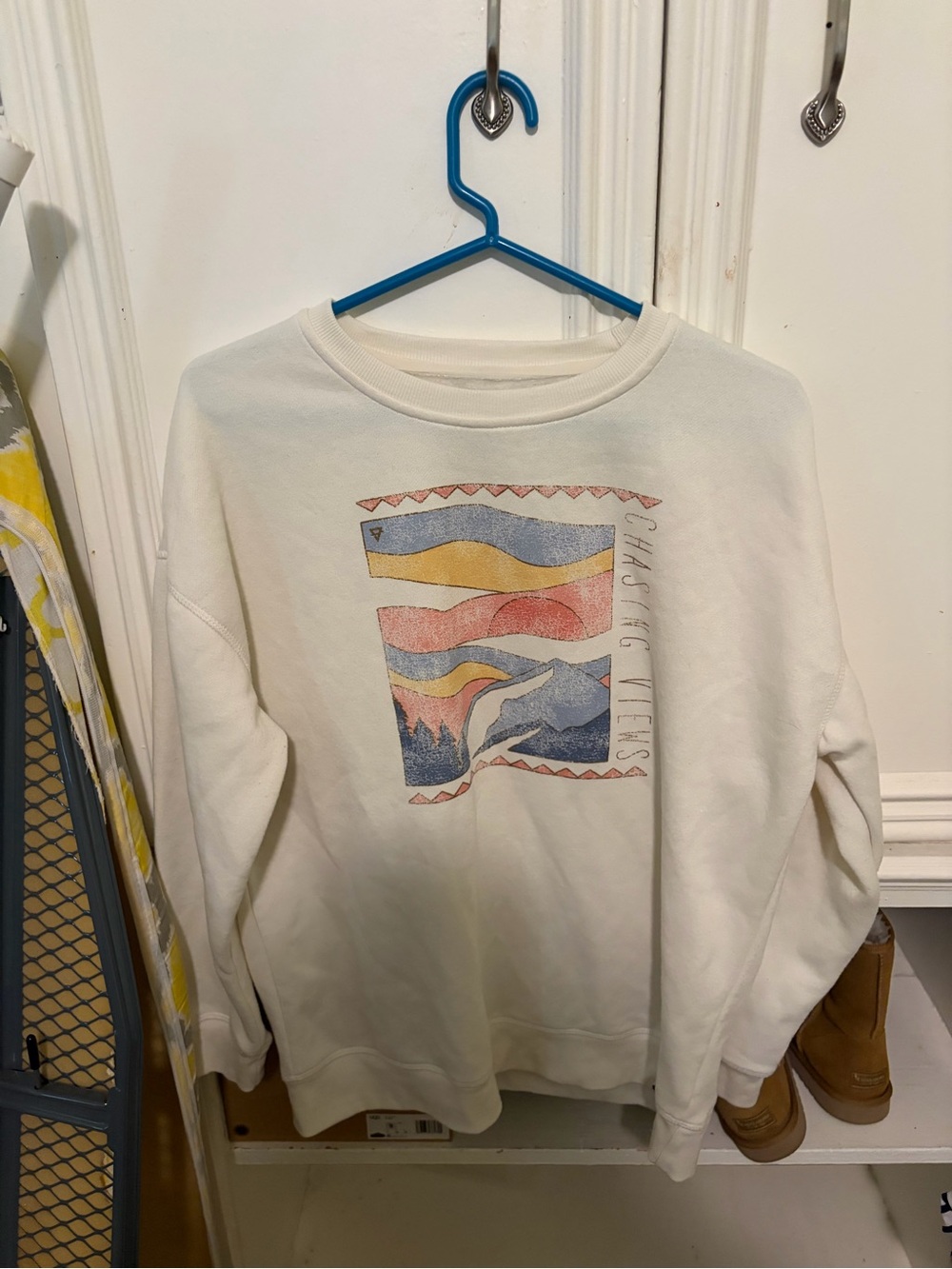 Women’s Cream Graphic Pullover Sweatshirt - Casual Comfort - Picture 1 of 4